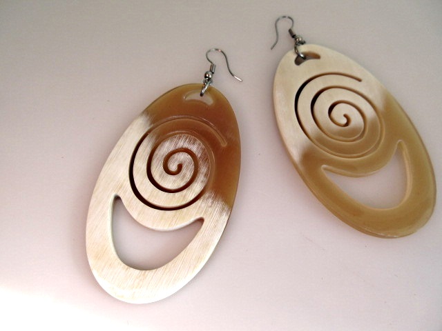 Boucles d'oreilles en corne - modle 11